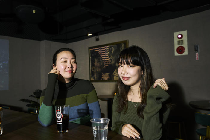 Comedians Vickie Wang (left) and Jamie Wang have no relation, yet create comedy over the cross-strait tensions between China and Taiwan.