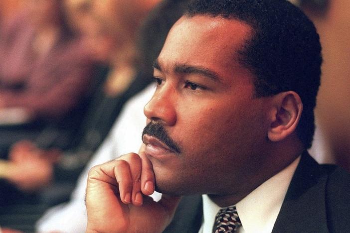 Dexter King, son of the late civil rights leader Martin Luther King Jr., listens to arguments in the State Court of Criminal Appeals in Jackson, Tenn., Friday, Aug. 29, 1997, to determine whether two Memphis judges overstepped their authority surrounding the investigation of the King assassination. The King Center in Atlanta said the 62-year-old died Monday at his California home.