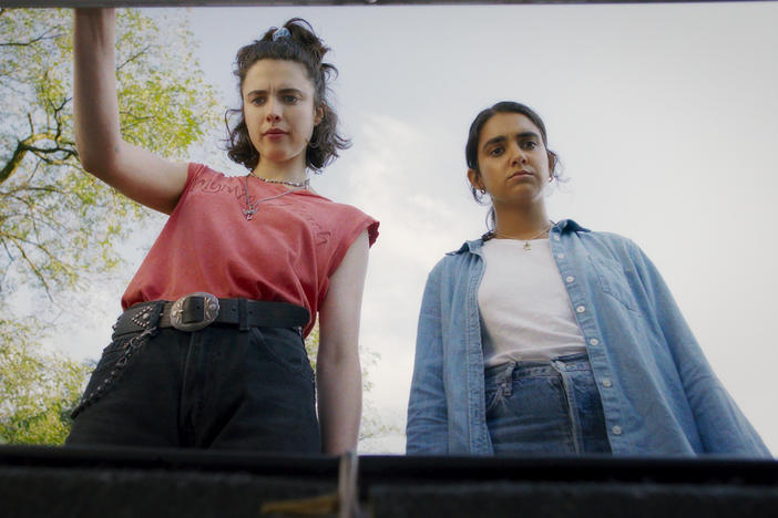 Margaret Qualley and Geraldine Viswanathan in <em>Drive Away Dolls</em>.