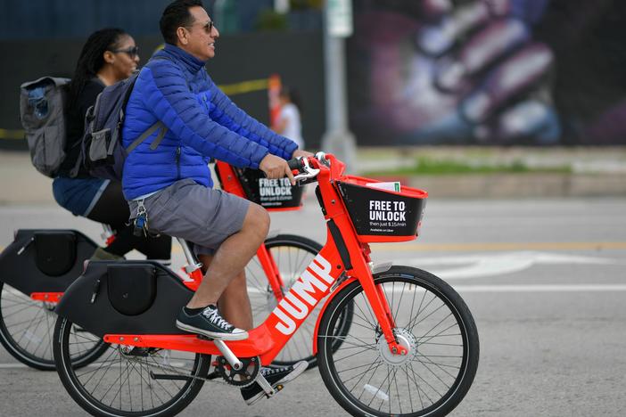 E-bike use is increasing quickly, but many people do not wear helmets. And head injuries from e-bike accidents are rising fast too, a study in JAMA Surgery shows.