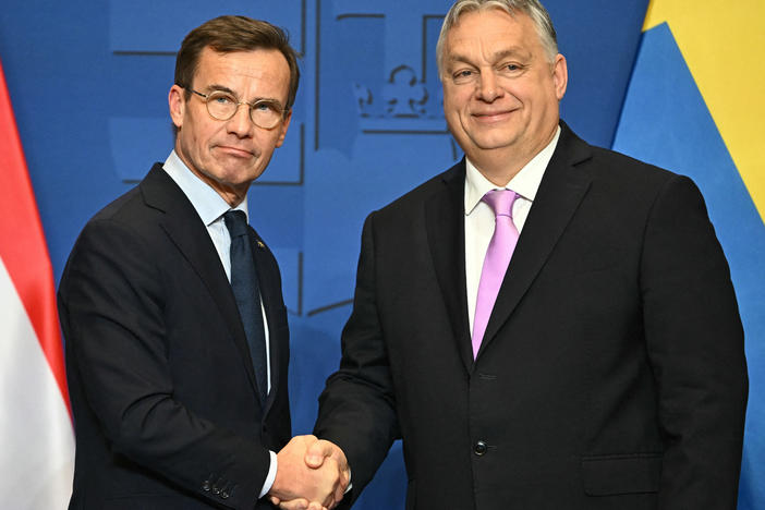 Swedish Prime Minister Ulf Kristersson (left) meets Hungarian counterpart Viktor Orban on Feb. 23, ahead of Monday's key vote in Hungary's parliament on Sweden's bid to join NATO.