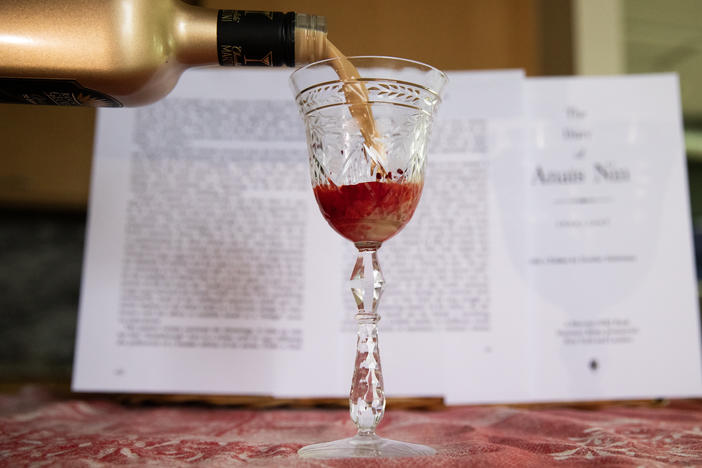 A drink prepared in honor of "Poor Things" starring Emma Stone and Mark Ruffalo. The movie received 11 Oscar nominations.