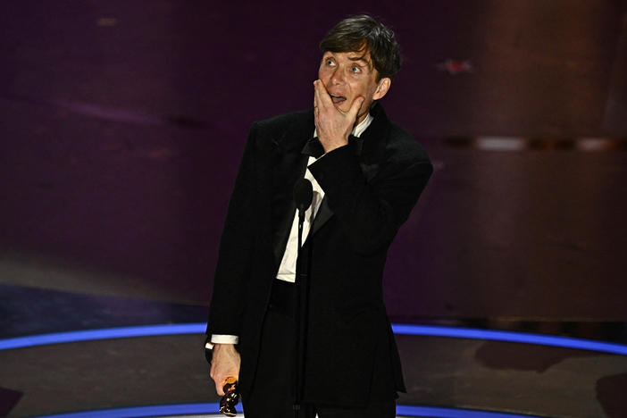 Cillian Murphy accepts the award for best actor in a leading role for <em>Oppenheimer.</em>