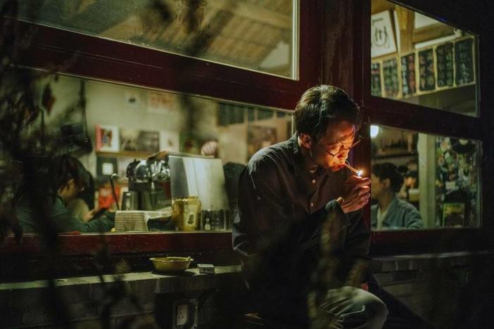 Gu (Xin Baiqing) struggles with his own sense of impermanence in <em>The Shadowless Tower.</em>