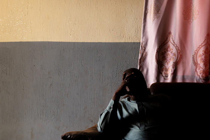 A shattered father recounts his kidnapping and the struggle to negotiate with the kidnappers for the release of his children.