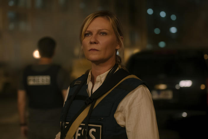 Kirsten Dunst as Lee in<em> Civil War.</em>