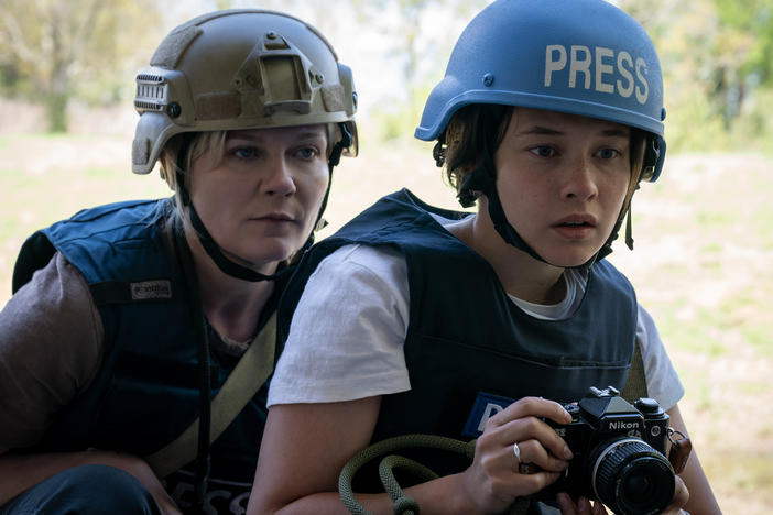 (L-R) Kirsten Dunst, Cailee Spaeny