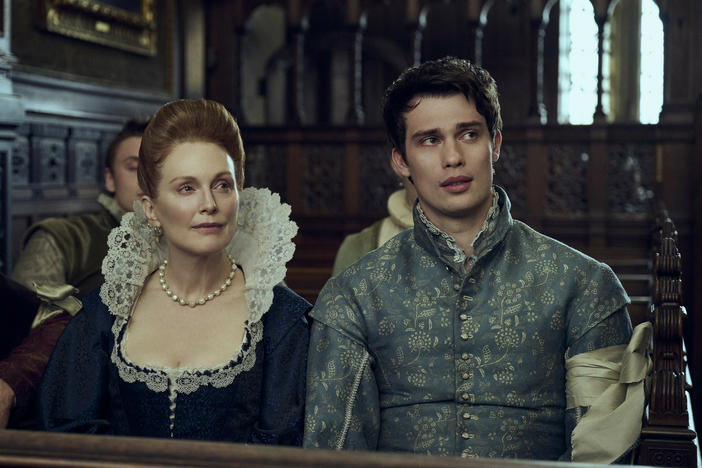 Julianne Moore and Nicholas Galitzine in Starz series <em>Mary & George</em>.