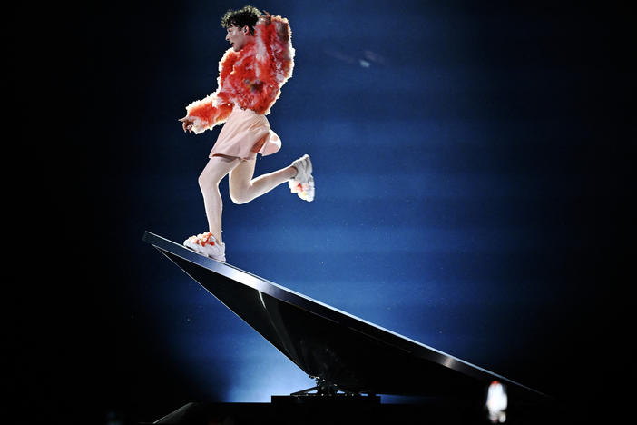 Switzerland's Nemo rehearses "The Code" before the second semifinal.