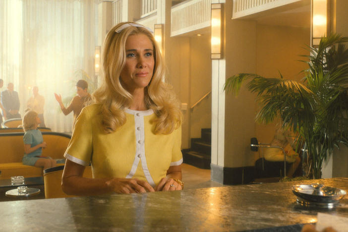 Kristen Wiig plays a former pageant queen in <em>Palm Royale.</em>