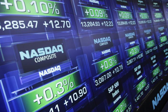 More than 10 years after Congress passed laws cracking down on insider trading among members, lawmakers are still beating the market and inspiring new funds based on their trades. 