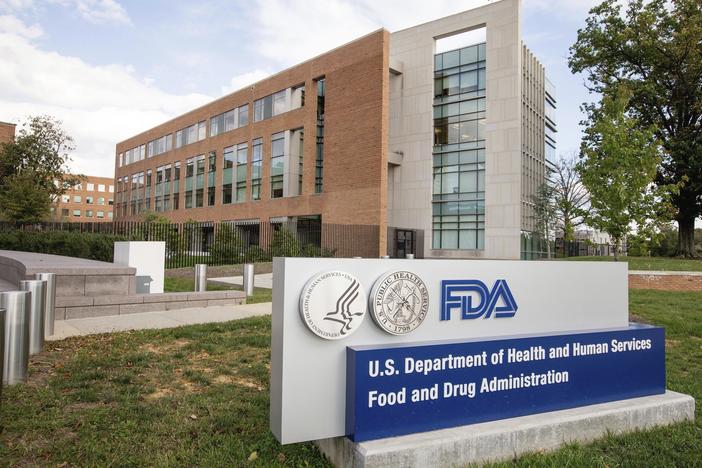 An advisory committee to the Food and Drug Administration has recommended that the federal agency approve Alzheimer's drug donanemab.  