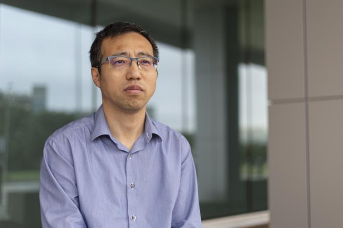 In severe pain and uncertain of its cause, Tieqiao Zhang of Dallas says he didn’t want to wait for an appointment with his regular doctor, but he also wasn’t sure if he needed emergency care. He visited a clinic on the campus of Dallas’ largest public hospital — and was charged 10 times what he expected. 