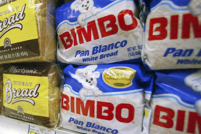 Bimbo bread is displayed on a shelf at a market in Anaheim, Calif., in 2003. On Tuesday, U.S. federal food safety regulators warned Bimbo Bakeries USA - which includes brands such as Sara Lee, Oroweat, Thomas', Entenmann's and Ball Park buns and rolls - to stop using labels that say its products contain potentially dangerous allergens when they don't.
