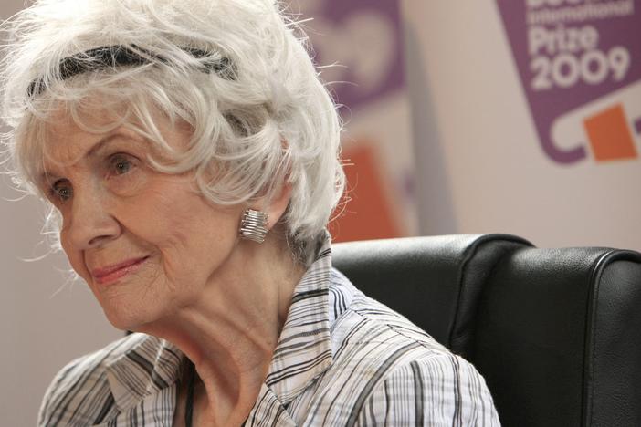 Author Alice Munro in 2009.  Her daughter, Andrea Skinner, has come forward with allegations her stepfather abused her as a child and that Munro was aware and stayed with him until his death. 
