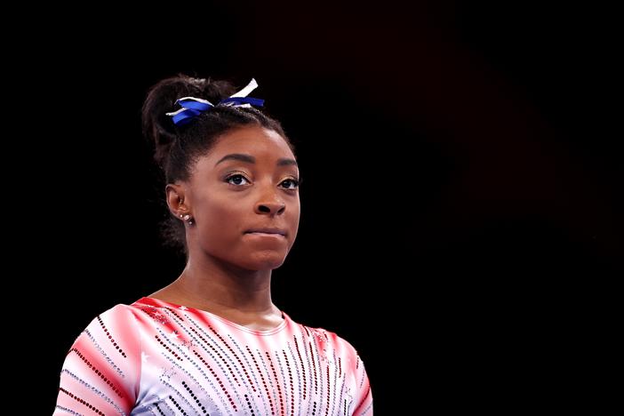 Simone Biles is the most decorated gymnast in history. But she withdrew from the last summer Olympic Games in Tokyo, a journey that is chronicled in the new Netflix series <em>Simone Biles Rising</em>.