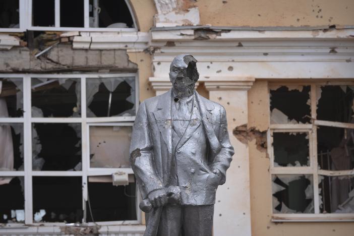 A damaged statue of Soviet Union founder Vladimir Lenin in a central square in Sudzha, in the Kursk region of western Russia, on Aug. 16. Ukrainian troops say they've taken control of Sudzha, one of more than 80 towns and villages they've captured since a cross-border invasion of Russia on Aug. 6.