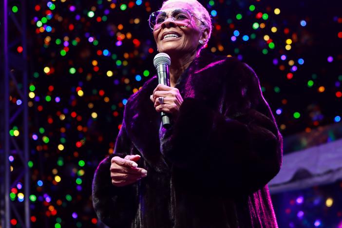Dionne Warwick performs at the New York Stock Exchanges 96th Annual Christmas Tree Lighting at New York Stock Exchange on December 5, 2019 in New York City. (Photo by Jason Mendez/Getty Images)