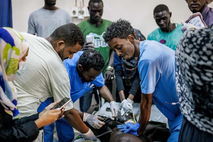 Doctors attempt to resuscitate a victim of shelling at the Al Nao Hospital in Omdurman, Republic of the Sudan on September 5. The victim was later pronounced dead.
