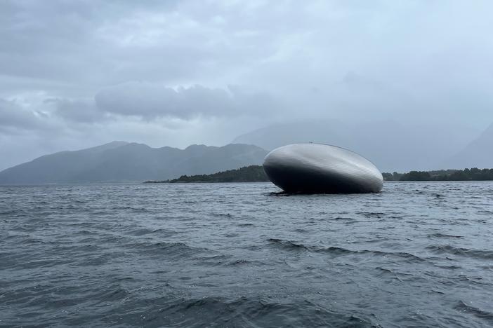 “The Salmon Eye,” run by Eide Fjordbruck, is an education center located at the mouth of Norway’s Hardangersfjord. It is the world’s largest floating art installation and a vision of the company’s CEO Sondre Eide.