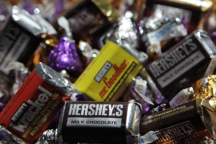 Hershey Co. is introducing more non-chocolate candies to its lineup as costly chocolate candy curbs the company's sales revenue.
