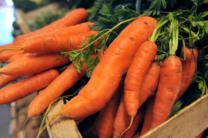 Federal health officials say the current E. coli outbreak is linked to organic whole bagged carrots and baby carrots sold by Grimmway Farms.