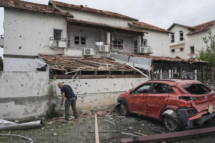 Israeli police bomb squad inspect the site after a missile fired from Lebanon hit the area in Petah Tikva, outskirts of Tel Aviv, Israel, Sunday Nov. 24, 2024.