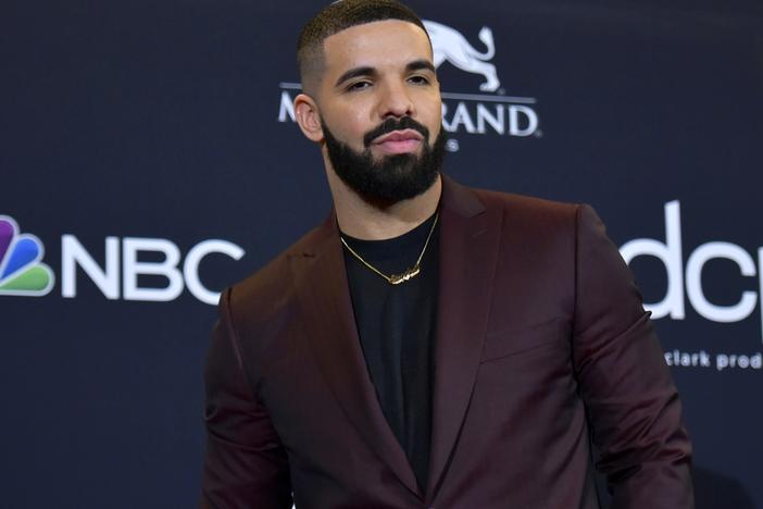 Drake poses at the Billboard Music Awards in Las Vegas on May 1, 2019.