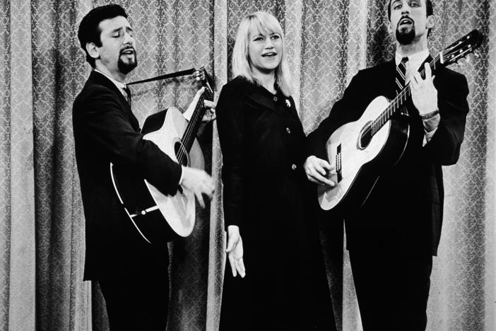 Peter Yarrow (left) in the early 1960s with his Peter, Paul and Mary bandmates, Mary Travers and Noel Paul Stookey.