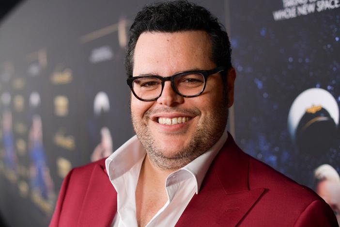 LOS ANGELES, CALIFORNIA - JANUARY 14: Josh Gad attends the premiere of HBO's "Avenue 5"  at Avalon Theater on January 14, 2020 in Los Angeles, California. (Photo by Matt Winkelmeyer/Getty Images)
