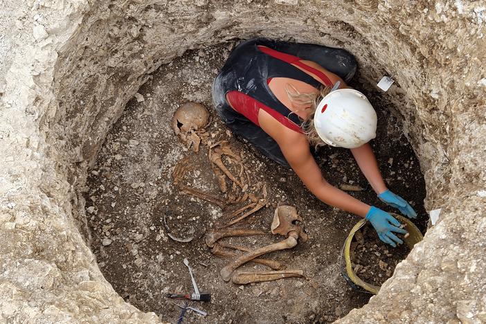 Excavating a Late Iron Age Durotriges burial at Winterborne Kingston