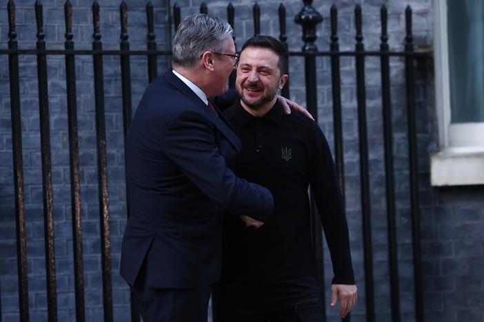 LONDON, ENGLAND – MARCH 01: Britain's Prime Minister, Sir Keir Starmer (L) welcomes Ukrainian President, Volodymyr Zelensky to 10 Downing Street on March 1, 2025 in London England. The Ukrainian President arrived in London today to meet with the British prime minister ahead of a summit of European leaders on Sunday.