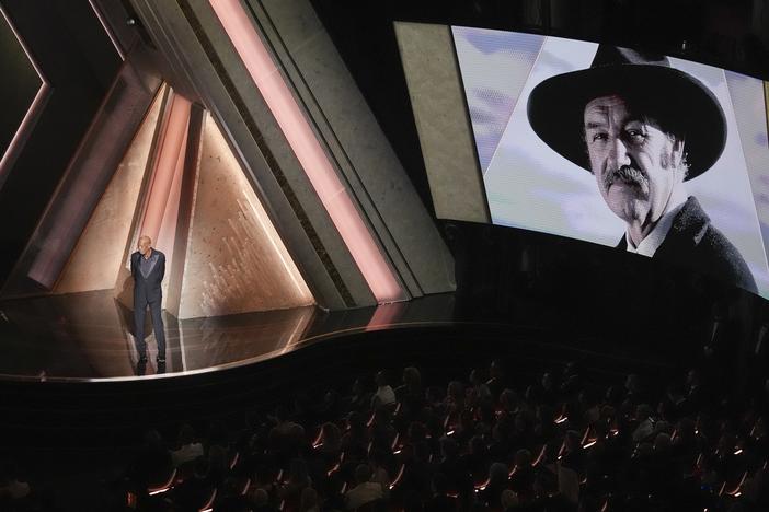 Morgan Freeman speaks about Gene Hackman with an image of Gene Hackman on the screen during the 2025 Oscars.