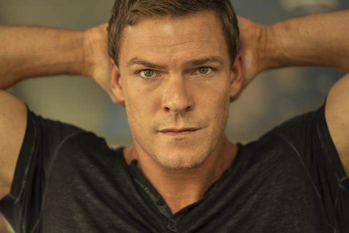 Alan Ritchson plays Jack Reacher in the show <em>Reacher.</em>