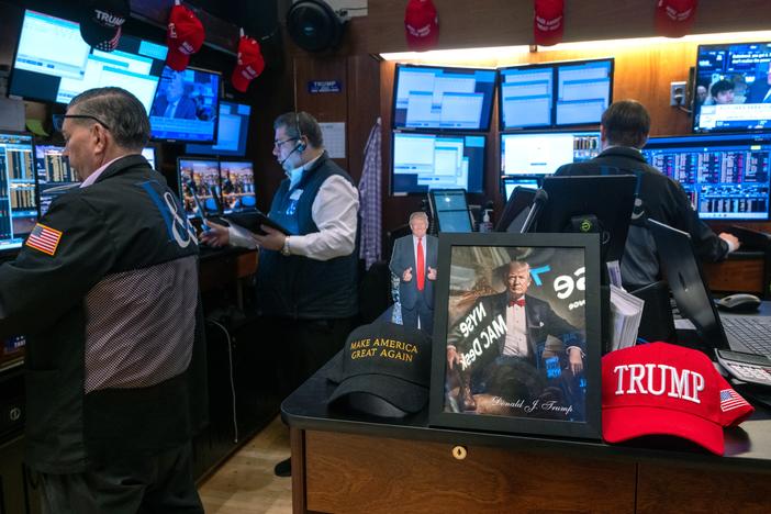 NEW YORK, NEW YORK - MARCH 11: Traders work on the floor of the New York Stock Exchange (NYSE) on March 11, 2025 in New York City. Following the worst day for the markets this year, the Dow was down nearly 500 points in morning trading. (Photo by Spencer Platt/Getty Images)