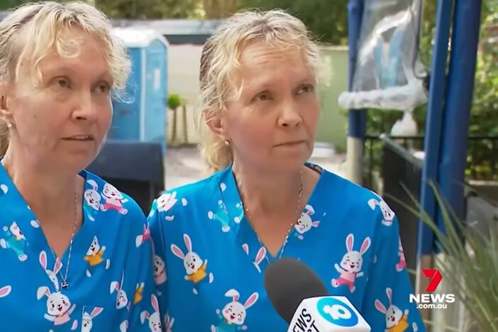 It's the twinnies being twins!