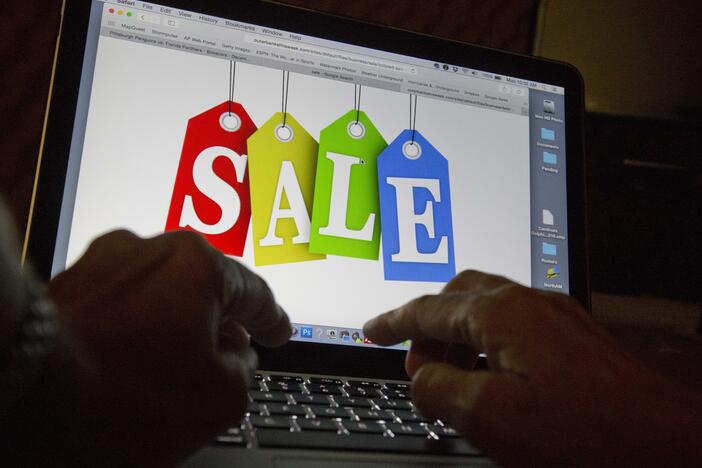 A person searches the internet for sales in Miami in December 2016.