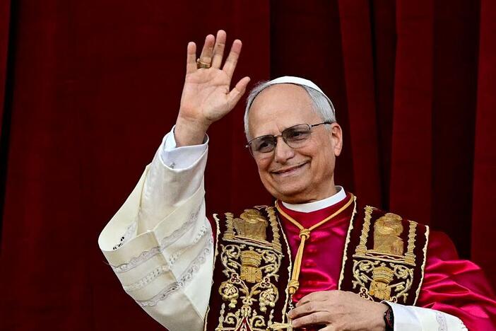 *chicago bears voice* <em>DA POPE</em>