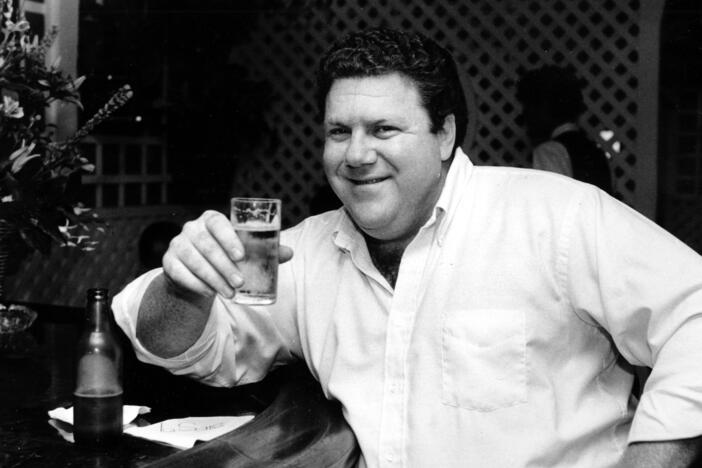 Actor George Wendt holds a glass of beer in a barroom in Los Angeles on June 13, 1983.