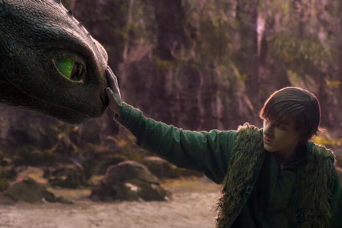 Mason Thamesas Hiccup with his Night Fury dragon, Toothless, in the new live-action <em>How to Train Your Dragon</em>.