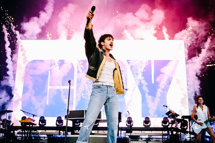 Benson Boone's <em>American Heart</em> debuts at No. 2 on the <em>Billboard</em> albums chart.