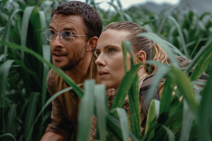 Jonathan Bailey and Scarlett Johansson in<em> Jurassic World Rebirth</em>.
