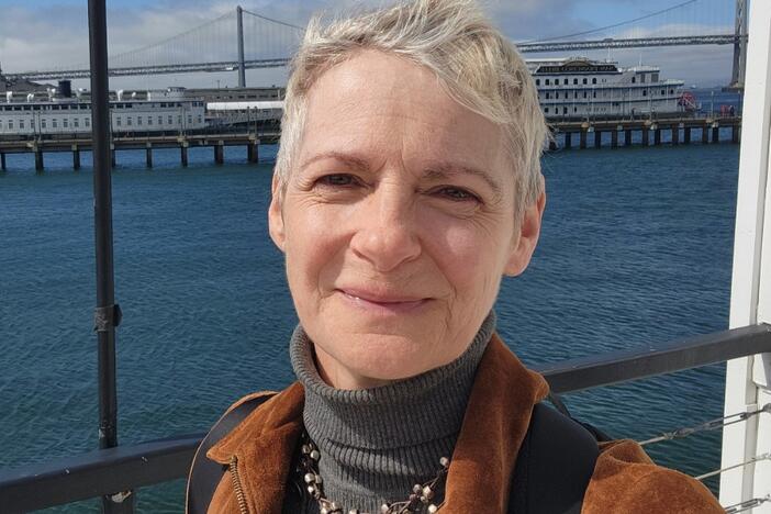 Maureen Futtner remembers a brief, meaningful conversation with a stranger during rush hour.