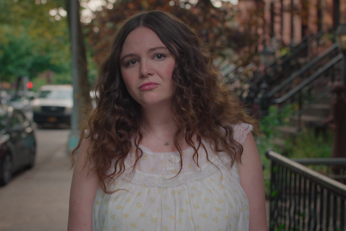 Megan Stalter plays 30-something Jessica on <em>Too Much</em>, Netflix's new rom-com created by Lena Dunham and her husband Luis Felber.