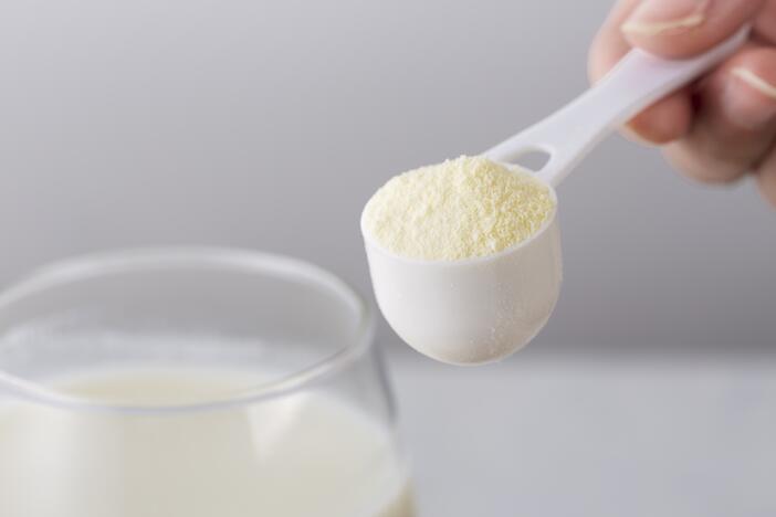 <a href="https://mottpoll.org/reports/teens-and-protein"target="_blank"   >A poll of parents</a> last fall found 40% of teens consumed some type of protein supplement in the past year. Boys took it to bulk up; girls took it to replace meals.