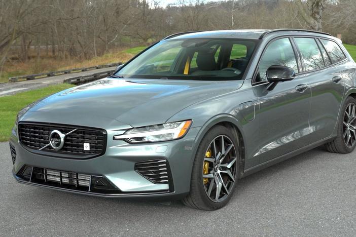 2021 Volvo V60 T8 Polestar Engineered & 2021 Jeep Wrangler 4: asset-mezzanine-16x9