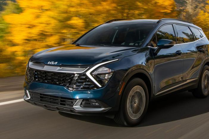 2023 Kia Sportage Hybrid & 2023 Genesis GV60: asset-mezzanine-16x9