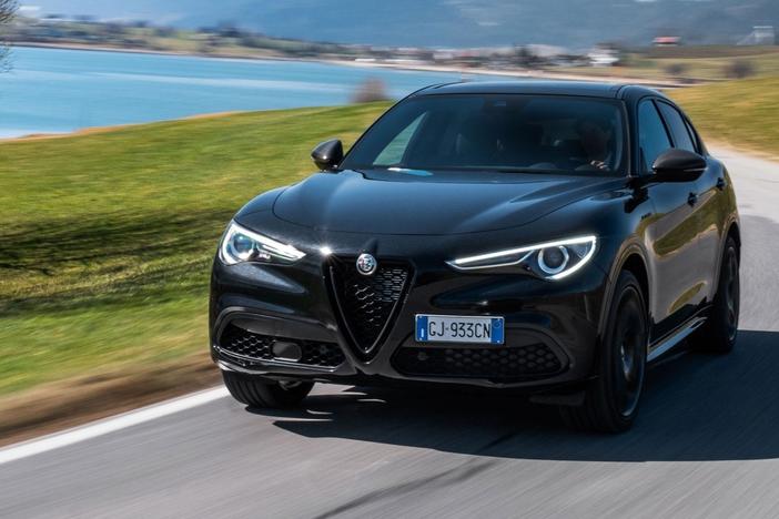 2023 Alfa Romeo Stelvio Estrema & 2023 Honda HR-V: asset-mezzanine-16x9
