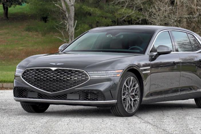 2023 Genesis G90 & 2022 Toyota Tundra Capstone: asset-mezzanine-16x9