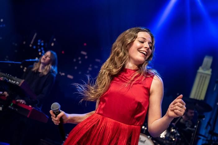 Maggie Rogers: asset-mezzanine-16x9